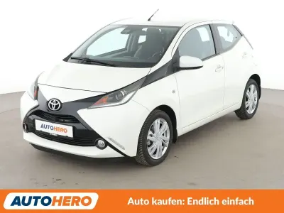 Second-hand Toyota Aygo X-play 69 CP (50 kW) 2015 Alb Hatchback