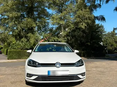 Gebraucht VW Golf VII Highline 125 PS (91 kW) 2017 Weiß Limousine