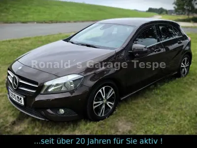 Gebraucht Mercedes A180 Edition 122 PS (89 kW) 2015 Braun Kleinwagen