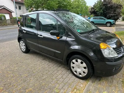 Używany Renault Modus 89 KM (65 kW) 2006 Czarny Minivan