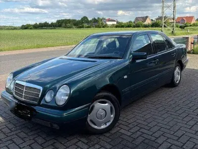 Gebraucht Mercedes E200 Classic 136 PS (100 kW) 1998 Grün Limousine