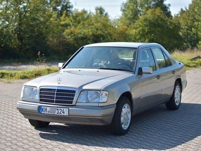 Second-hand Mercedes E280 193 CP (141 kW) 1994 Argintiu Berlinǎ