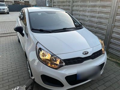 Gebraucht Kia Rio 86 PS (63 kW) 2012 Weiß Kleinwagen