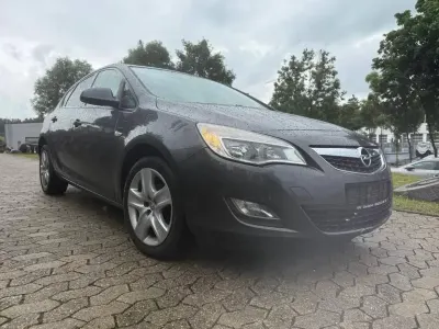 Gebraucht Opel Astra 116 PS (85 kW) 2011 Grau Limousine