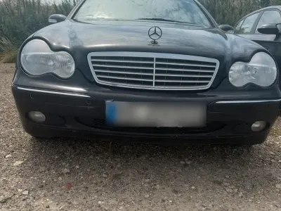 Gebraucht Mercedes C180 140 PS (102 kW) 2001 Schwarz Limousine