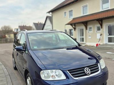 Blau Gebraucht 2004 VW Touran Van / Kleinbus | 3.600 € (Teuer)