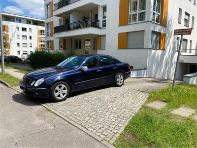 Mercedes E200