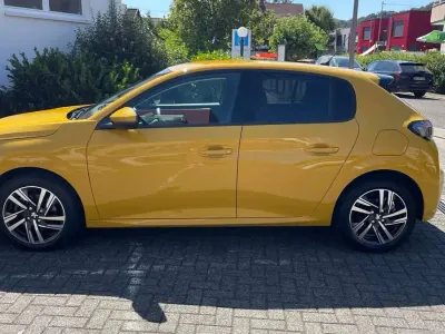 Gebraucht Peugeot 208 Allure 101 PS (74 kW) 2022 Gelb Kleinwagen