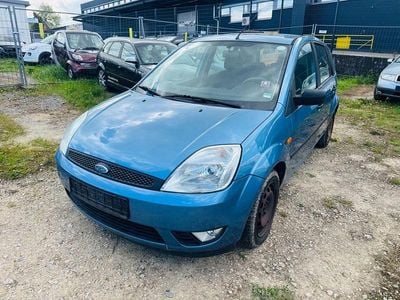 Second-hand Ford Fiesta Futura 69 CP (50 kW) 2004 Albastru Hatchback