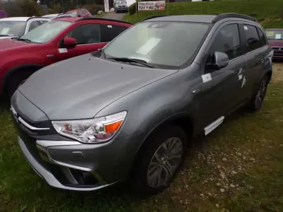 Gebraucht Mitsubishi ASX Edition 117 PS (86 kW) 2018 Platinumgrau SUV