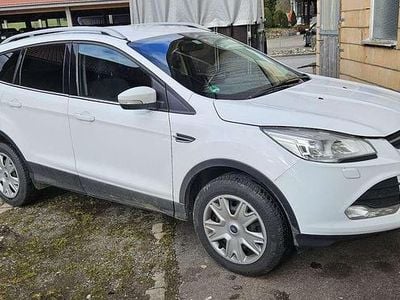 Gebraucht Ford Kuga Trend 150 PS (110 kW) 2016 Weiß SUV