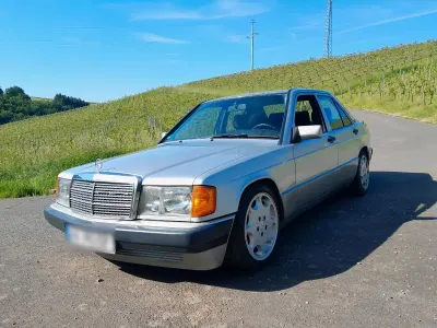 Gebraucht Mercedes 190 122 PS (89 kW) 1993 Silber Limousine