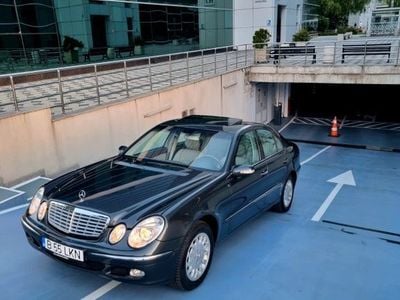 Silber Gebraucht 2002 Mercedes E240 Elegance Limousine | 4.999 € (Fairer Preis)