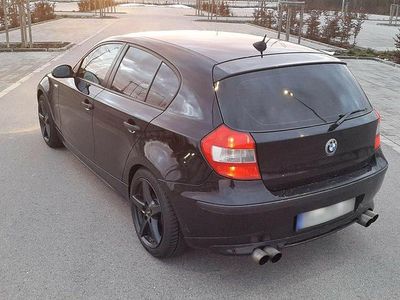 Gebraucht BMW 118 122 PS (89 kW) 2005 Schwarz Kleinwagen