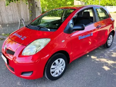 Gebraucht Toyota Yaris Basis 69 PS (50 kW) 2009 Rot Kleinwagen