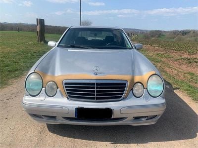 Mercedes E200