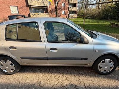 Gebraucht Renault Clio II 75 PS (55 kW) 2005 Silber Kleinwagen