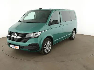 Käytetty VW Multivan Trendline 150 HP (110 kW) 2021 Vihreä Tila-auto