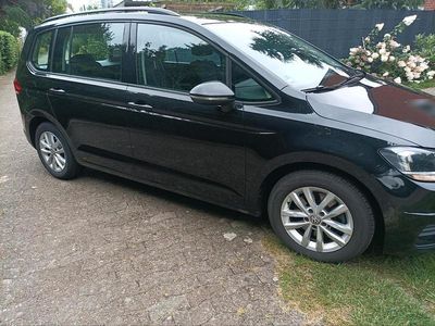 Gebraucht VW Touran 116 PS (85 kW) 2018 Schwarz Van / Kleinbus