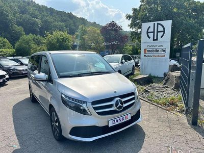 Silber Gebraucht 2023 Mercedes V220 Edition Van / Kleinbus | 47.995 € (Teuer)