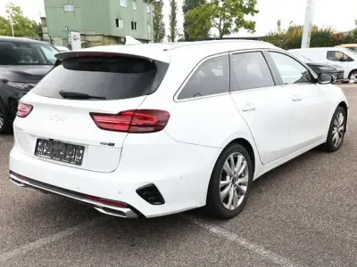 Gebraucht Kia Ceed Sportswagon GT-Line 136 PS (100 kW) 2023 Deluxe white pearl deluxe white pearl Kombi