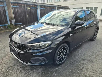 Gebraucht Fiat Tipo 95 PS (69 kW) 2018 Schwarz Kleinwagen