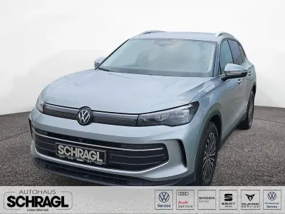 Gebraucht VW Tiguan Life 150 PS (110 kW) 2026 Oyster silver metallic SUV