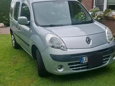 Grau Gebraucht 2010 Renault Kangoo Kombi | 3.950 € (Fairer Preis)