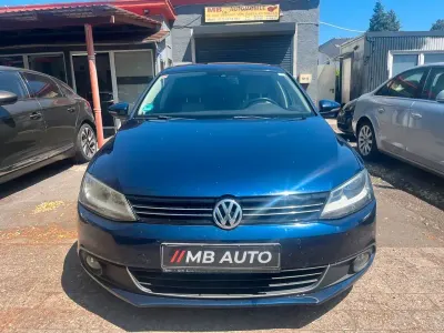 Gebraucht VW Jetta 140 PS (102 kW) 2011 Blau Limousine