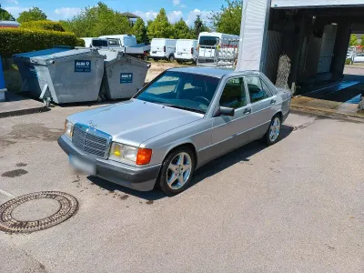 Gebraucht Mercedes 190 126 PS (92 kW) 1992 Silber Limousine
