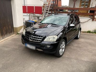 Second-hand Mercedes ML350 272 CP (200 kW) 2005 Negru SUV