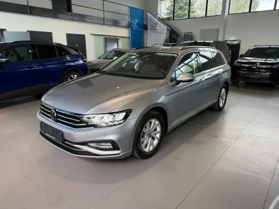 Gebraucht VW Passat Business 150 PS (110 kW) 2023 Silber Kombi