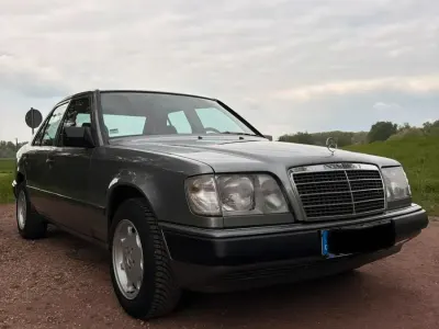 Gebraucht Mercedes E230 136 PS (100 kW) 1988 Grau Limousine