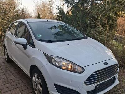 Gebraucht Ford Fiesta Titanium 101 PS (74 kW) 2013 Weiß Kleinwagen