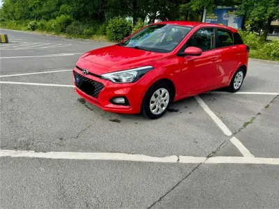 Gebraucht Hyundai i20 Pure 75 PS (55 kW) 2019 Rot Kleinwagen