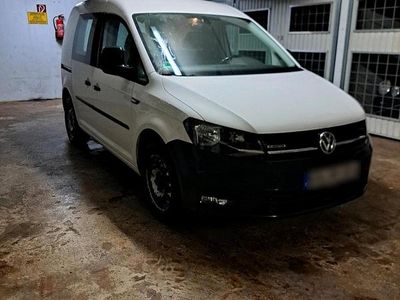 Weiß Gebraucht 2016 VW Caddy Van / Kleinbus | 7.740 € (Guter Preis)