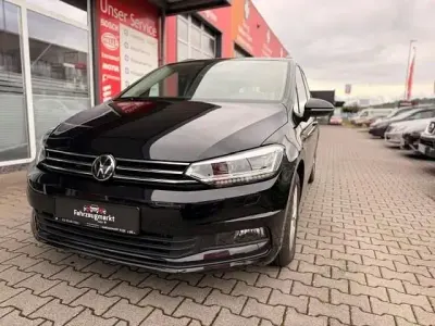 Gebraucht VW Touran 150 PS (110 kW) 2024 Deep black perleffekt Van / Kleinbus