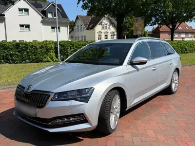 Gebraucht Skoda Superb LAURIN & KLEMENT 218 PS (160 kW) 2021 Silber Kombi