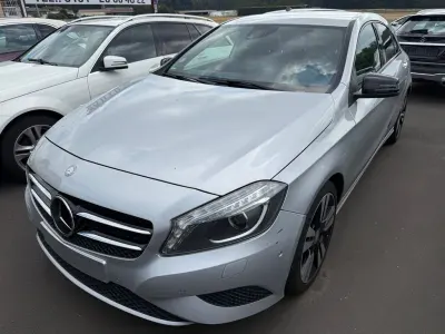 Gebraucht Mercedes A180 122 PS (89 kW) 2014 Silber Kleinwagen