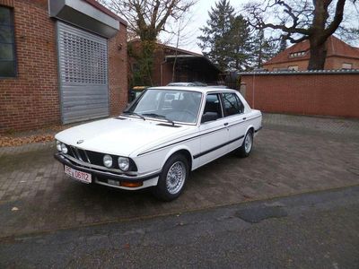 Gebraucht BMW 528 184 PS (135 kW) 1985 Weiß Limousine