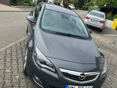 Używany Opel Astra Sport 140 KM (102 kW) 2010 Szary Sedan/Limuzyna