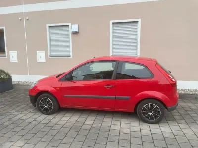 Gebraucht Ford Fiesta 80 PS (58 kW) 2005 Rot Kleinwagen