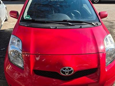 Gebraucht Toyota Yaris 69 PS (50 kW) 2011 Rot Kleinwagen