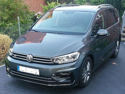 Grau Gebraucht 2016 VW Touran Highline Van / Kleinbus | 16.200 € (Fairer Preis)