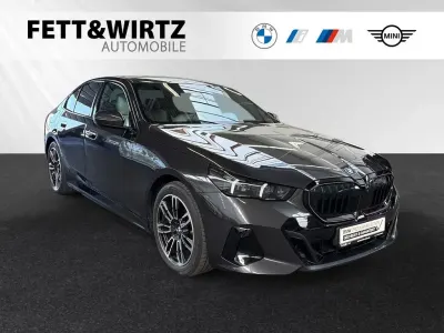 Gebraucht BMW 550e M Sport 489 PS (359 kW) 2025 Sophistograu brillanteffekt metallic Limousine