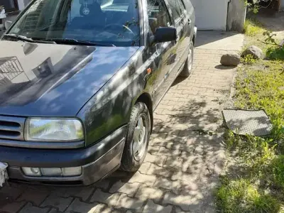 Gebraucht VW Vento 64 PS (47 kW) 1994 Grau Limousine