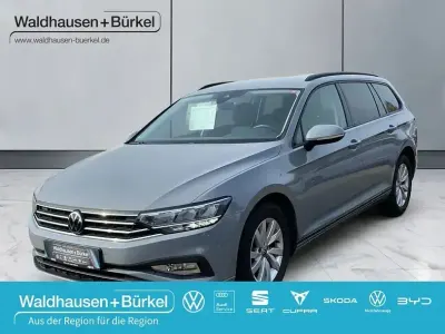 Używany VW Passat Basis 122 KM (89 kW) 2022 Szary Kombi