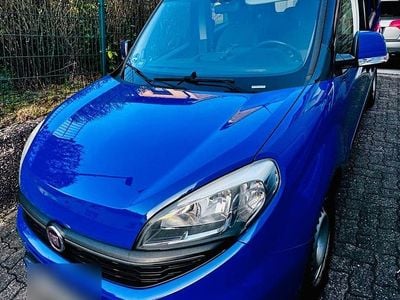 Second-hand Fiat Doblò Lounge 95 CP (69 kW) 2016 Albastru Monovolum