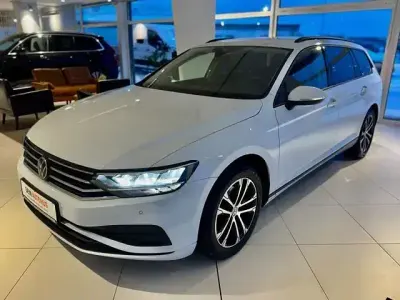 Gebraucht VW Passat R 150 PS (110 kW) 2022 Weiß Kombi