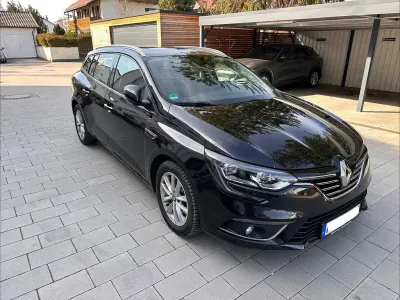 Używany Renault Mégane Intens 132 KM (97 kW) 2017 Czarny Sedan/Limuzyna